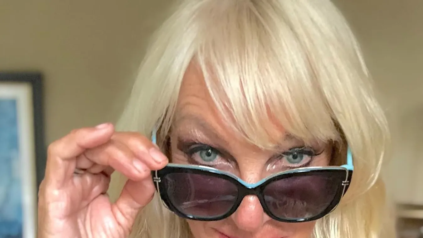 Túl a hatvanon is bombázó a tizenegyszeres nagyi - Fotók