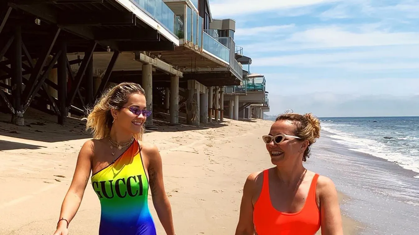 Nehéz eldönteni, hogy Rita Ora vagy az anyukája szexisebb-e - Fotók