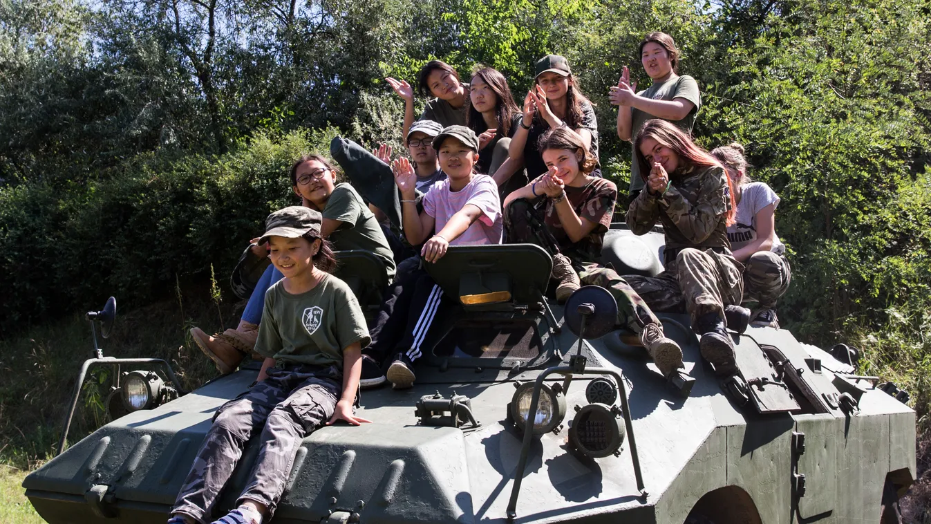 Meglepő, de tényleg kínai fiatalok gyakorlatoznak Mogyoród mellett