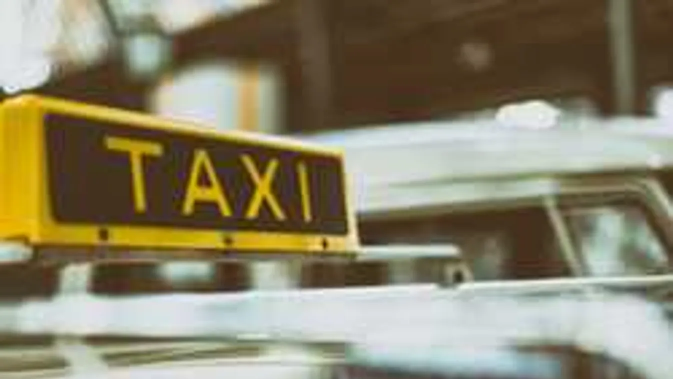 Lecsaptak a budapesti rendőrök, a taxiból rángatták ki a csalókat