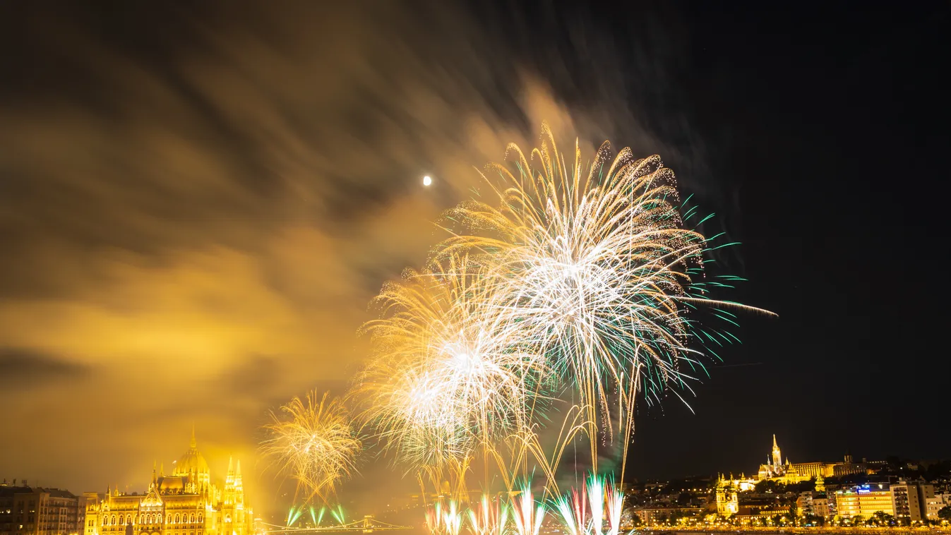 Nem mindennapi látvány: ők nézhetik a legjobb helyről a tűzijátékot