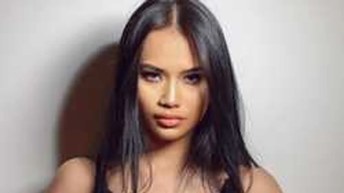 Brutál dögös, bikiniben pózol a veretlen bajnoknő