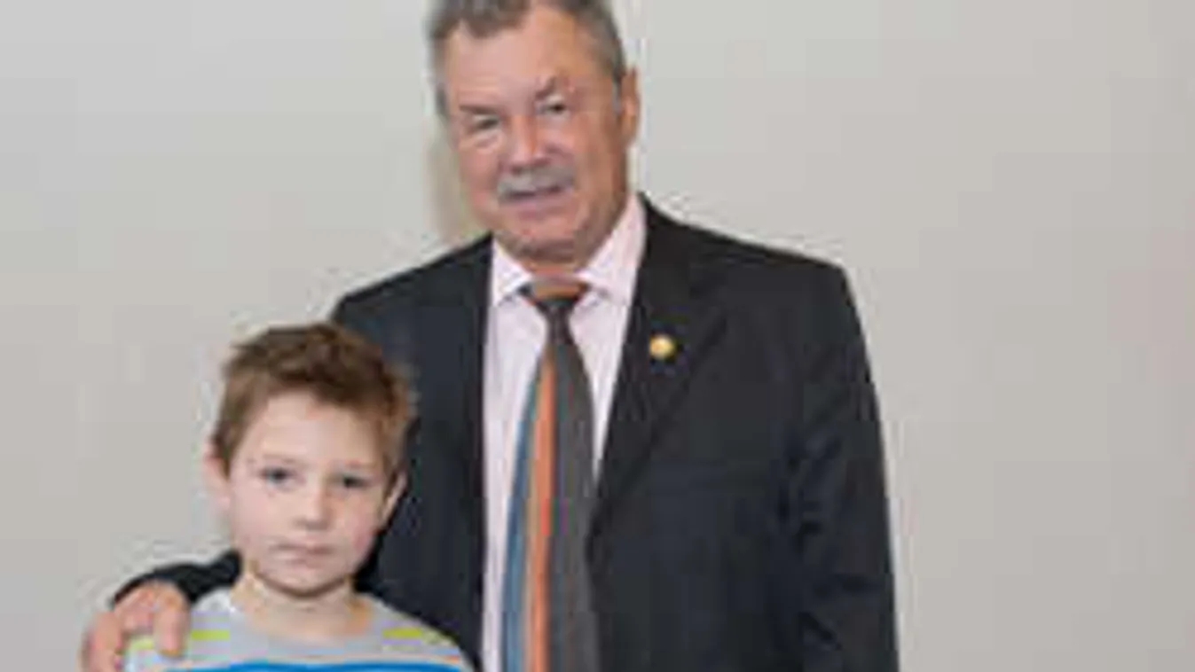 Nem hiszed el, mit vitt magával az űrbe Farkas Bertalan