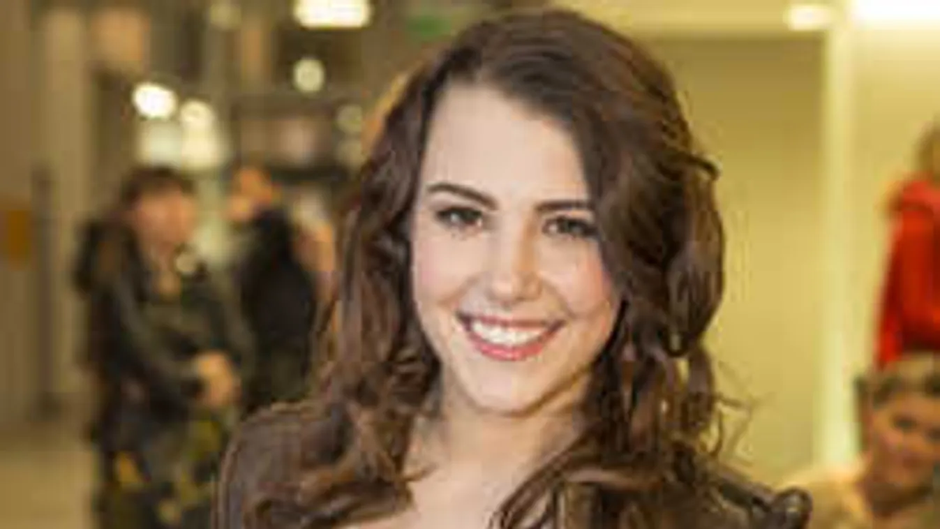 Intim videó került ki a netre: így vetkőzik és vonaglik Tóth Andi