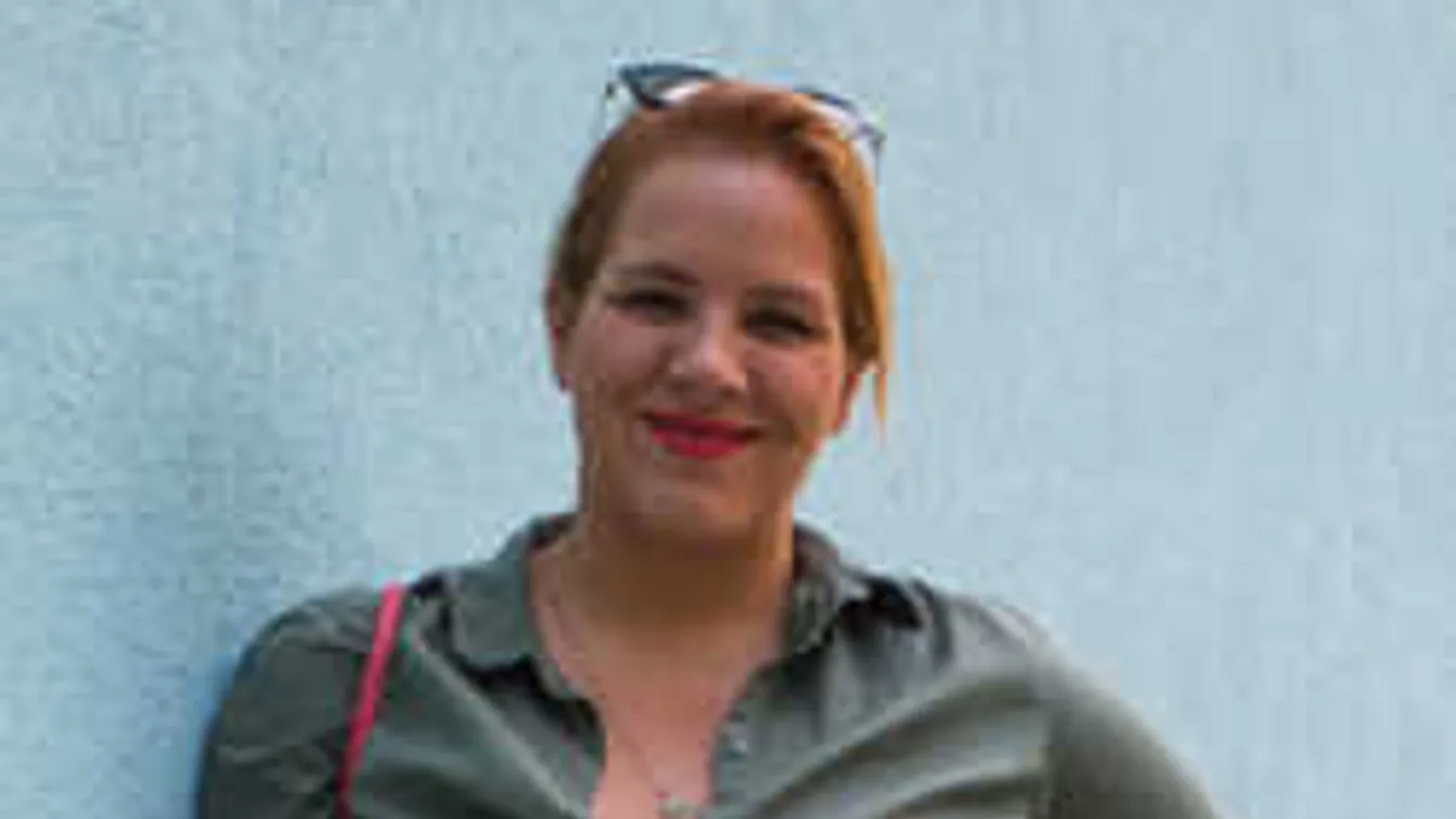 Kétkezi munkára buzdítja a rajongóit Tóth Vera