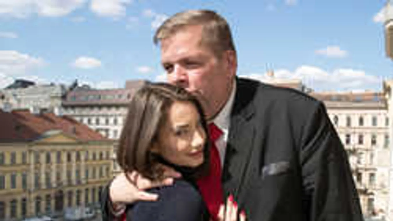 Nem hiszel a szemednek: így néz ki a meghívó Schmuck Andor esküvőjére