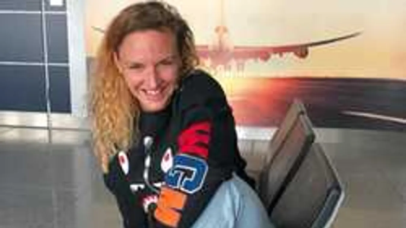 Hosszú Katinka intim fotója, így csókolja őt szerelme