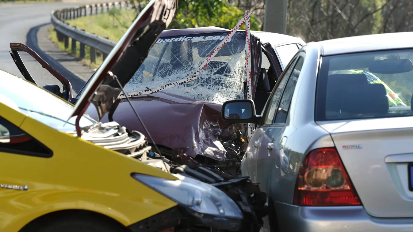 Brutális helyszíni fotók jöttek a Ferihegyi úti hármas karambolról