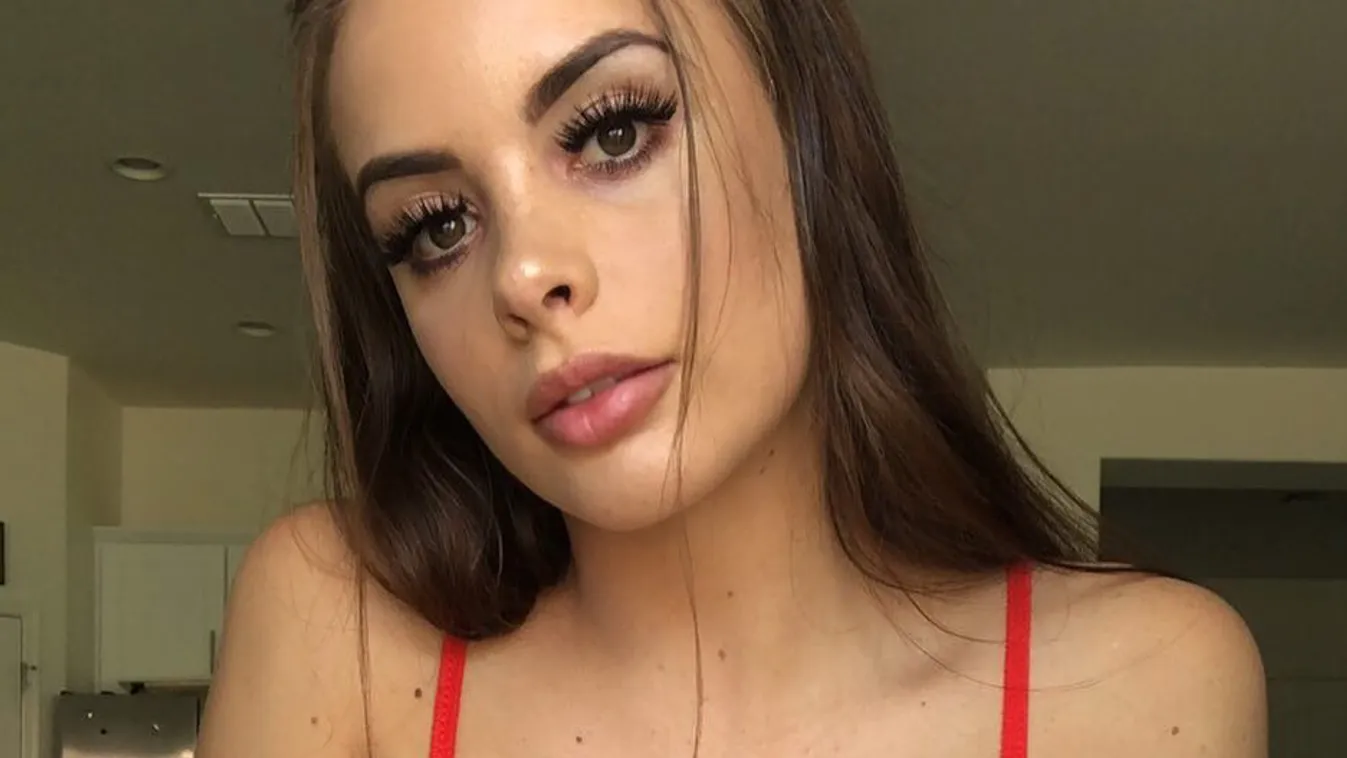 Ledobta a melltartót, a kertben pózol a vadóc sportolónő