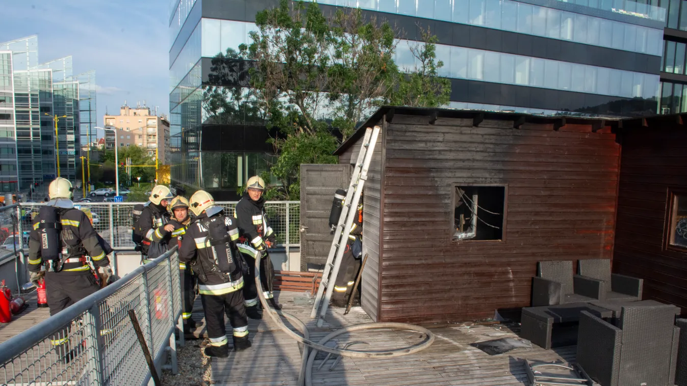 Bizarr fordulatot vett a MOM-tűz: hihetetlen, kivel jött össze a gyászoló anya