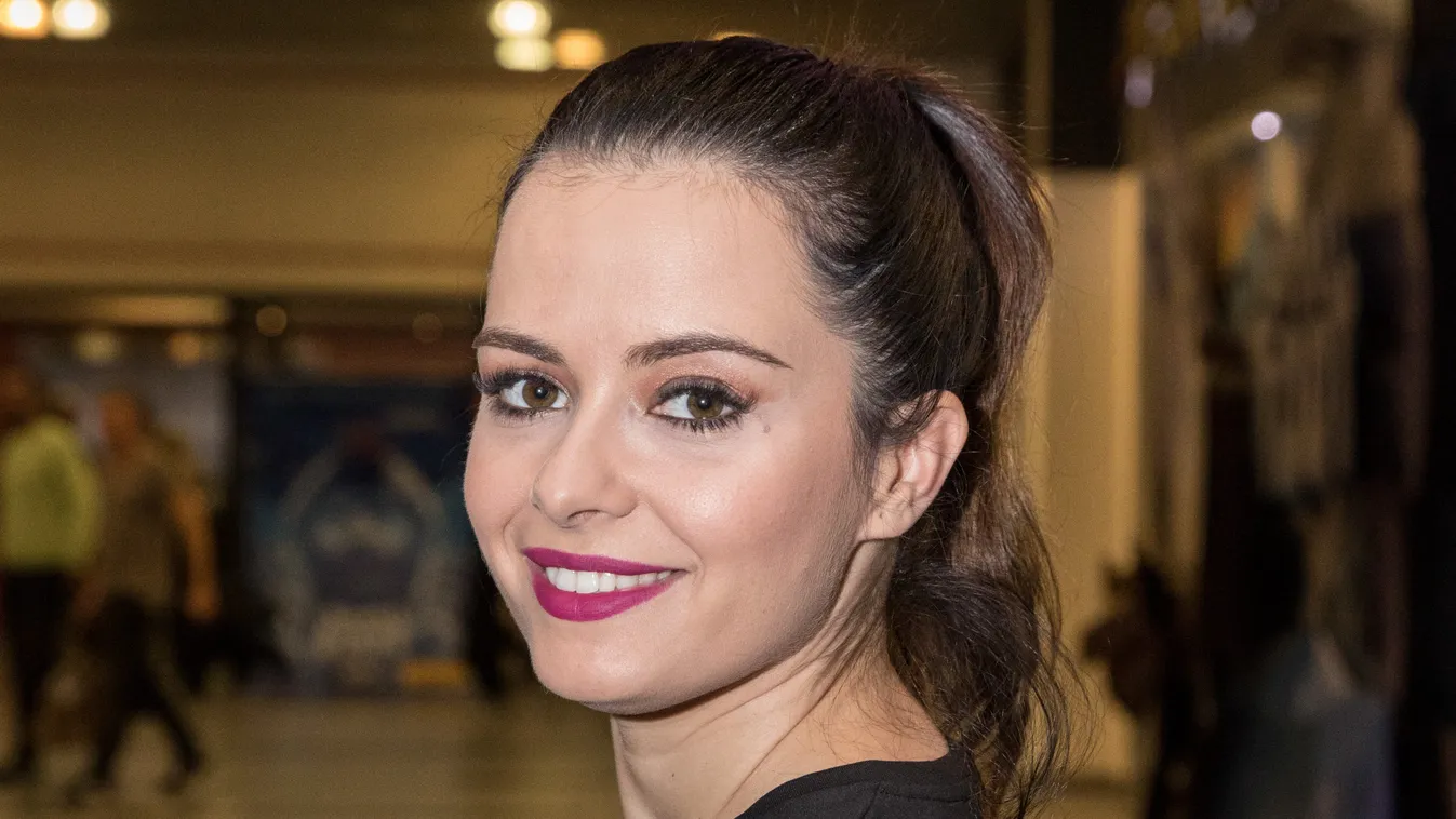 Mikrofon helyett fakanál: vadonatúj oldaláról mutatkozik be Lola