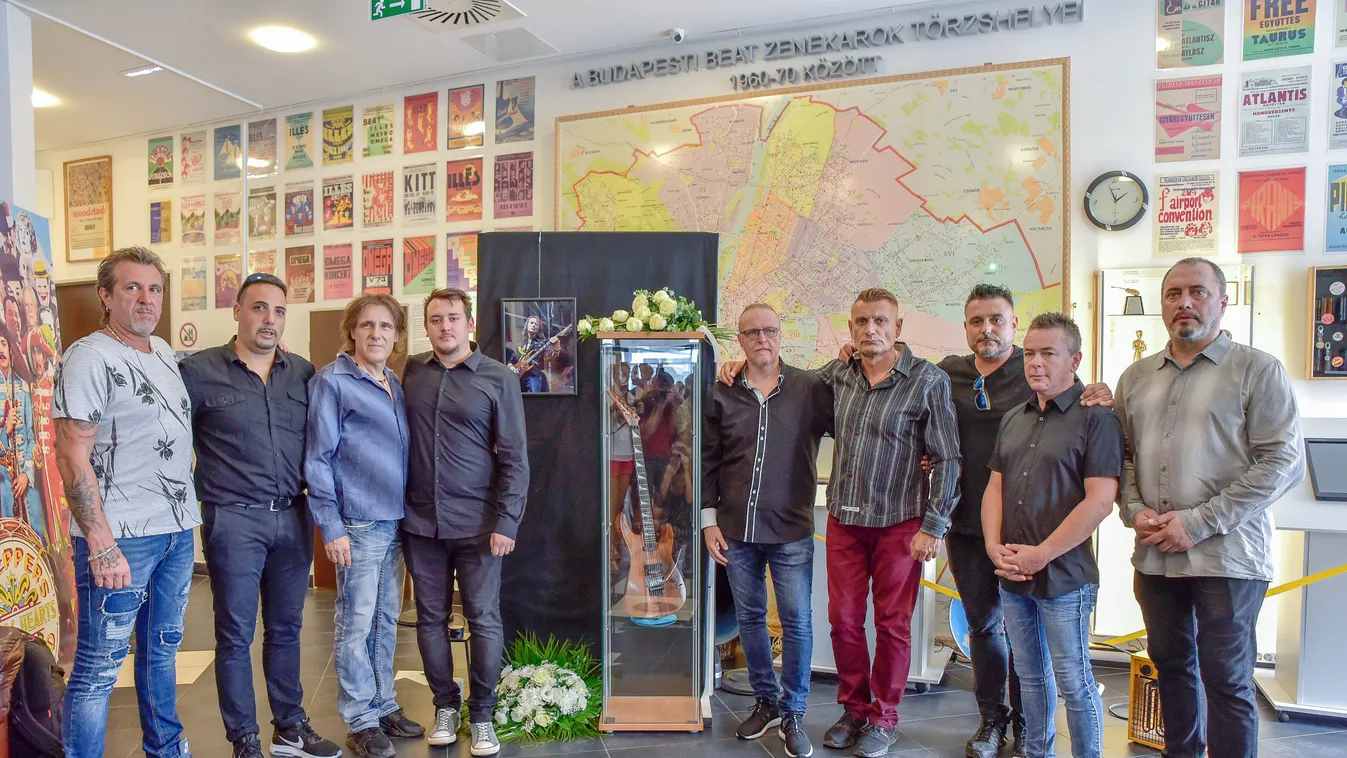 Kiállították az elhunyt magyar zenész gitárját