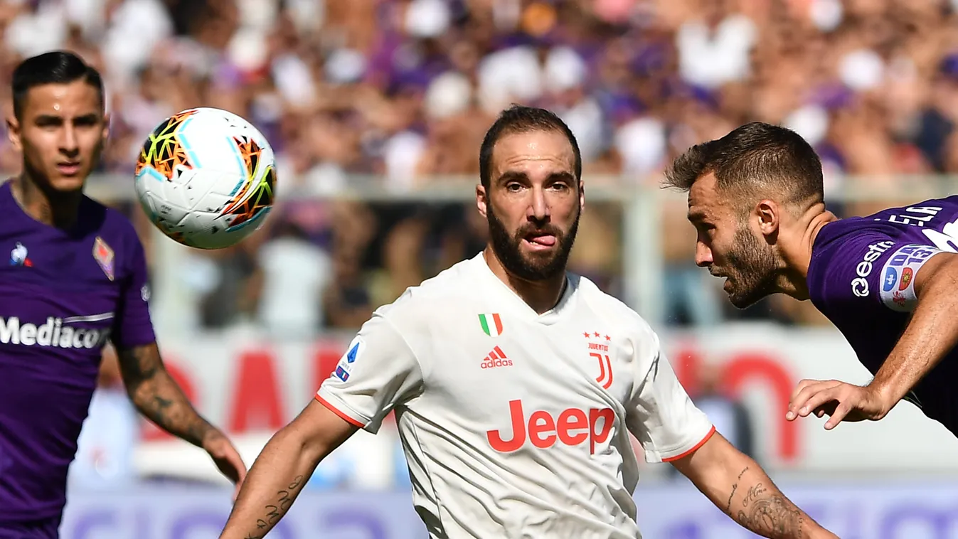 Elment az esze? Saját edzőjét rugdalta a Juventus világsztárja