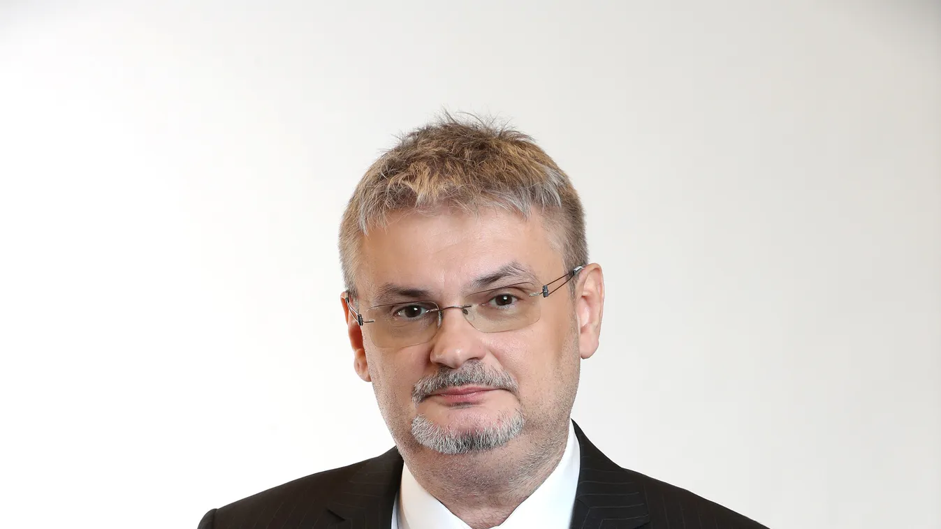 Mindenki elől titkolta: Megnősült a népszerű magyar műsorvezető