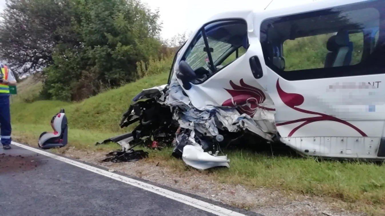 Halálos buszbaleset Bakonyjákónál, sok a sérült