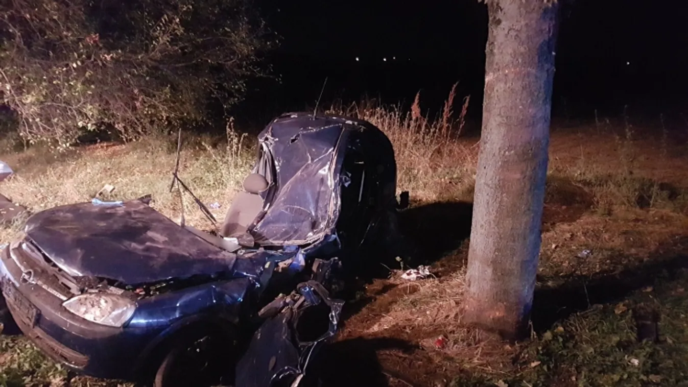Megrázó fotó az esti halálos balesetről, alig maradt valami az autóból