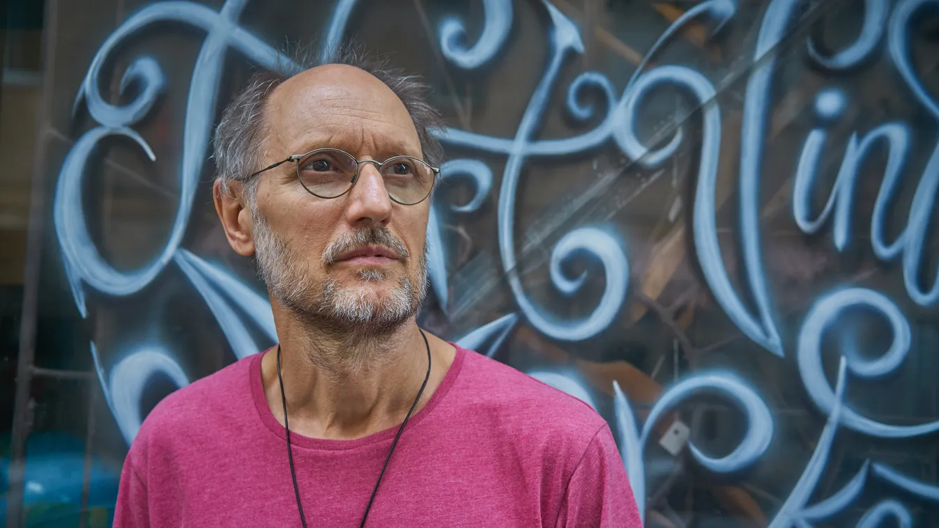 Újabb csapás érte a legendás magyar zenekart, a műtét elkerülhetetlen