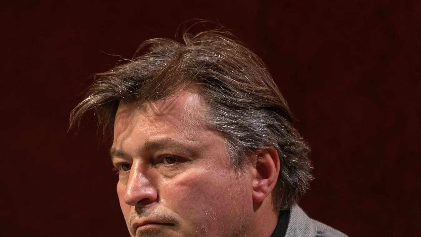 Most jelentette be a magyar színész: megszületett a kisfia