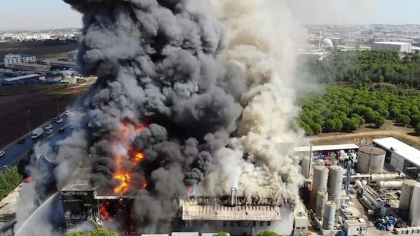 Hatalmas robbanás Isztambulban, fejvesztve menekültek az emberek! - videó