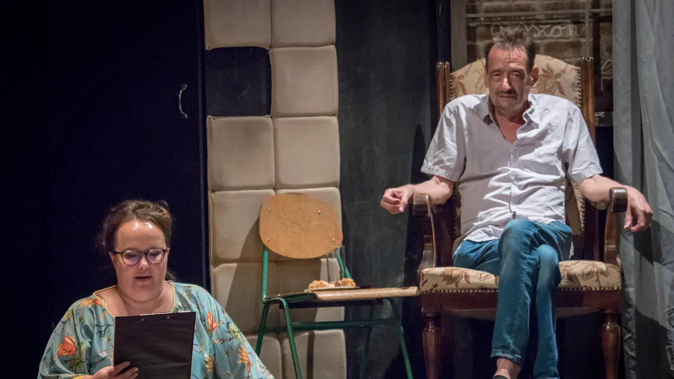 Balázs Andival verték át a születésnapos színigazgatót