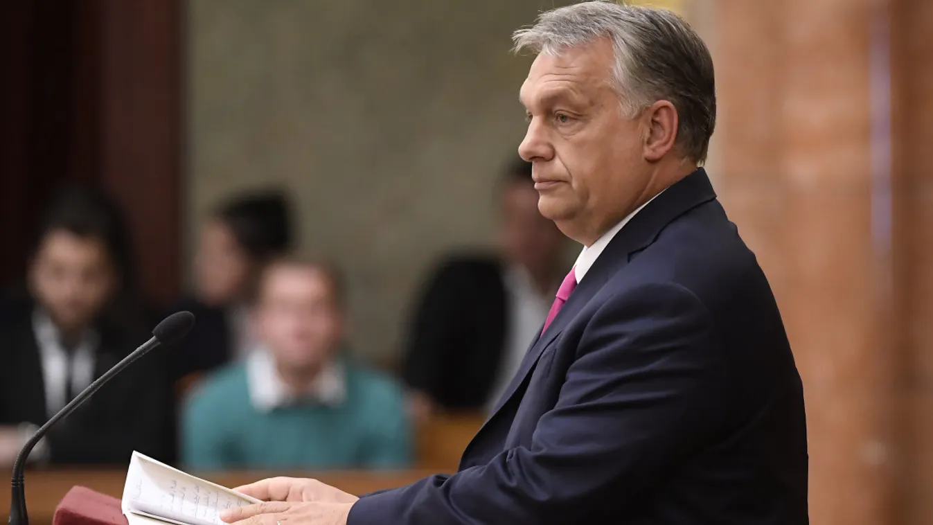 Hadházy trágár bunkóságot mutatott fel a Parlamentben: meggyalázta az Országházát