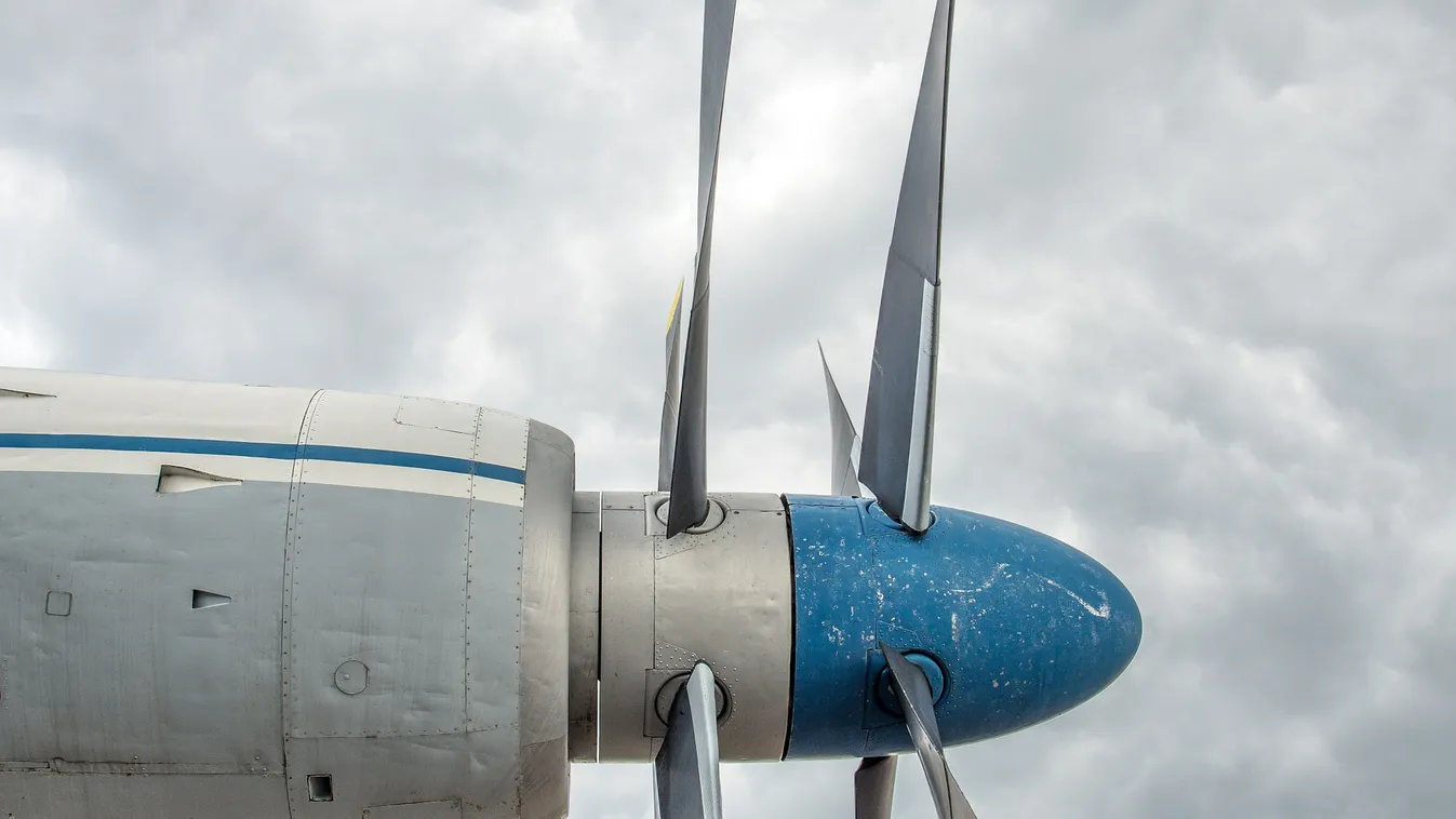 Tragédia a reptéren: kifutóra csapódott egy gép, sokan meghaltak