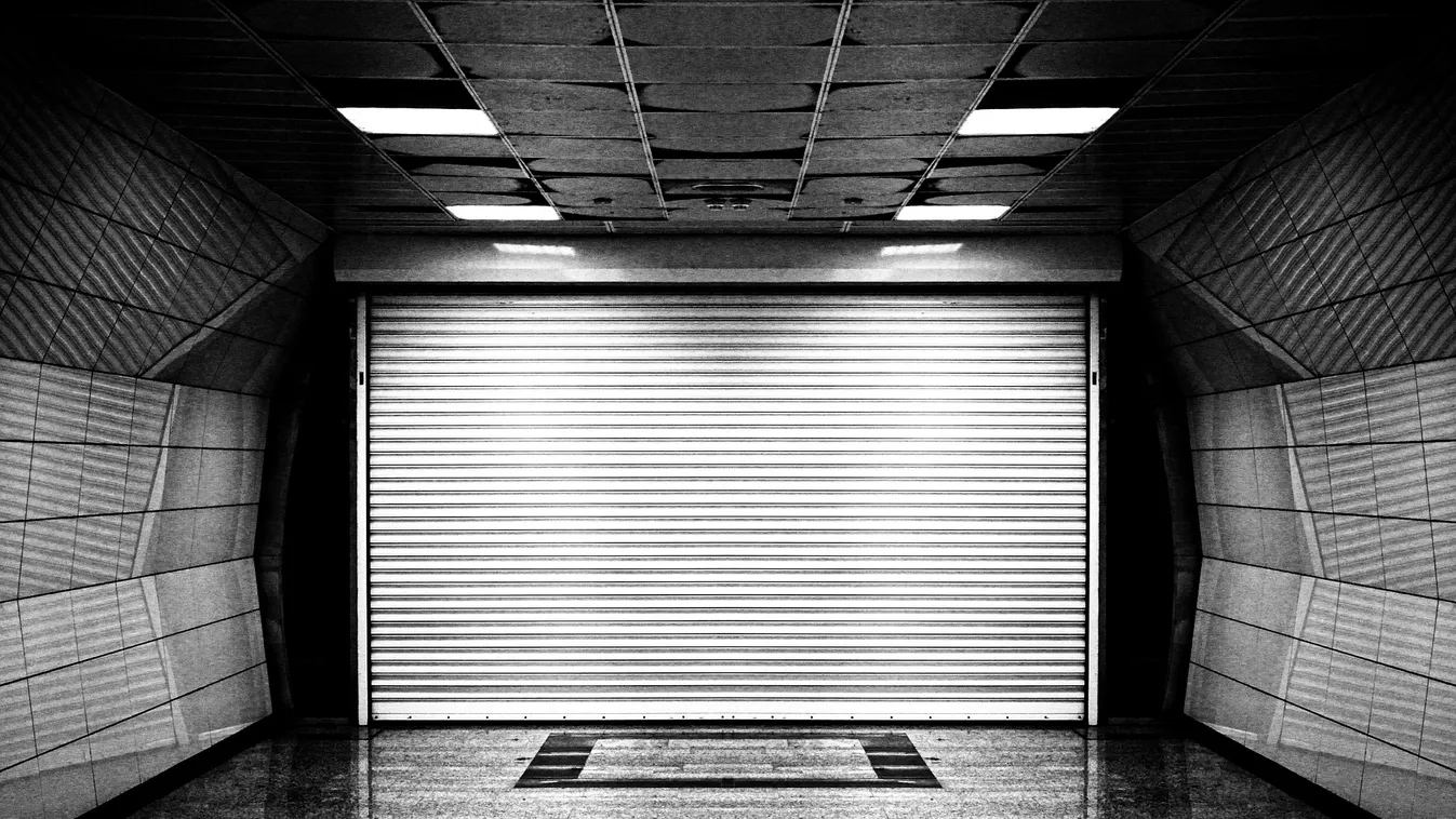 Félmeztelenre vetkőzött otthonában a nő, arra ő sem számított, hogy ez lesz belőle