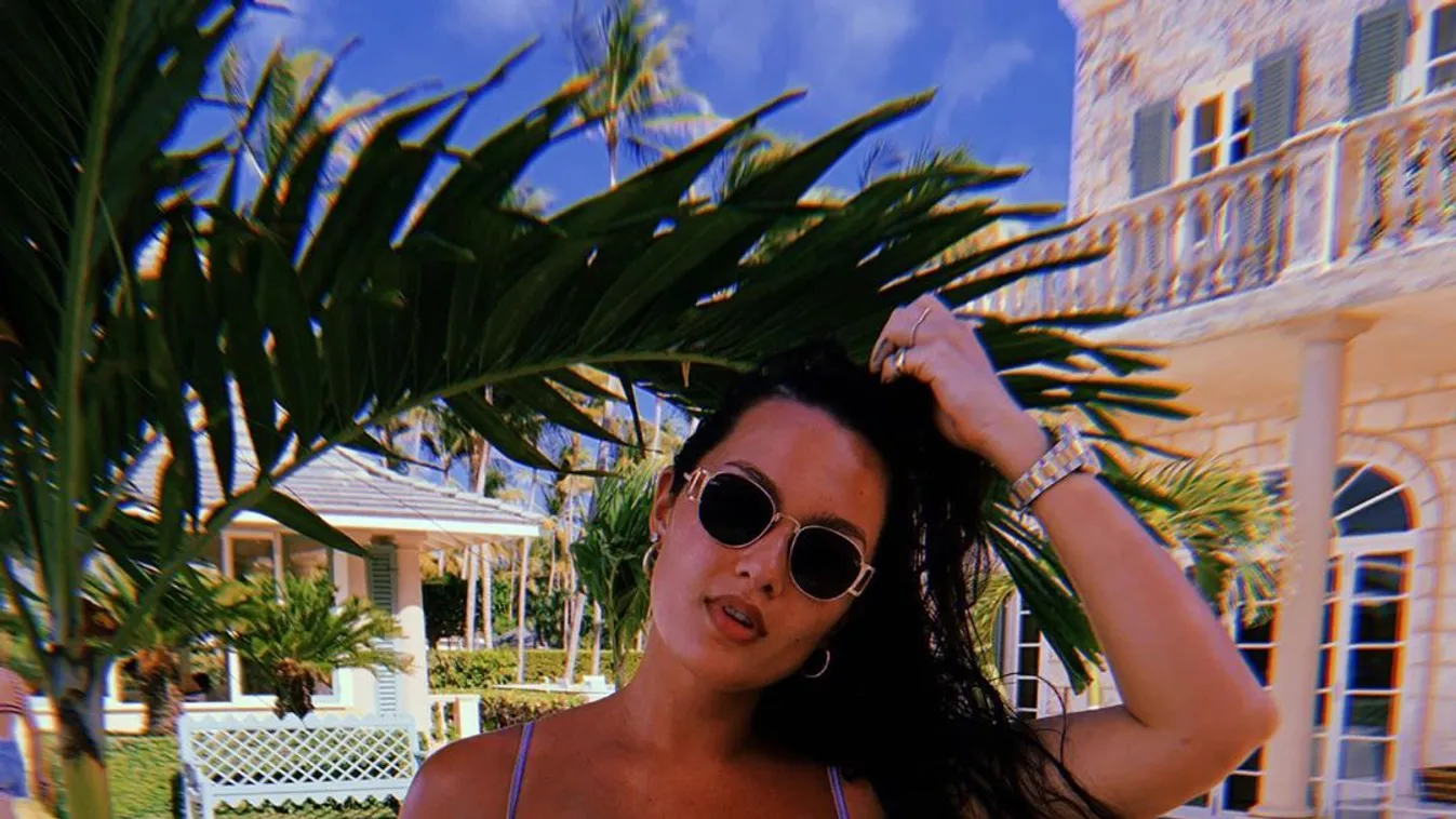 Vadító fotó, a zuhanyzóban készült fotó a meztelen sportolónőről