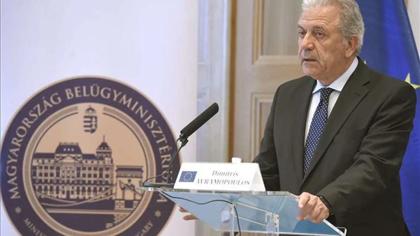 Avramopulosz a migráció mellett agitál