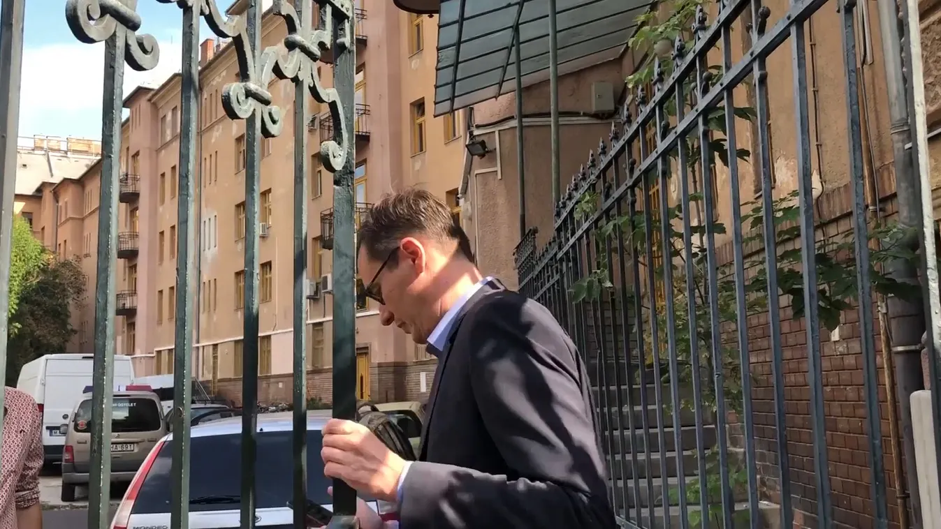 Karácsony a hátsó bejáraton, kamudumával menekült a kínos kérdés elől