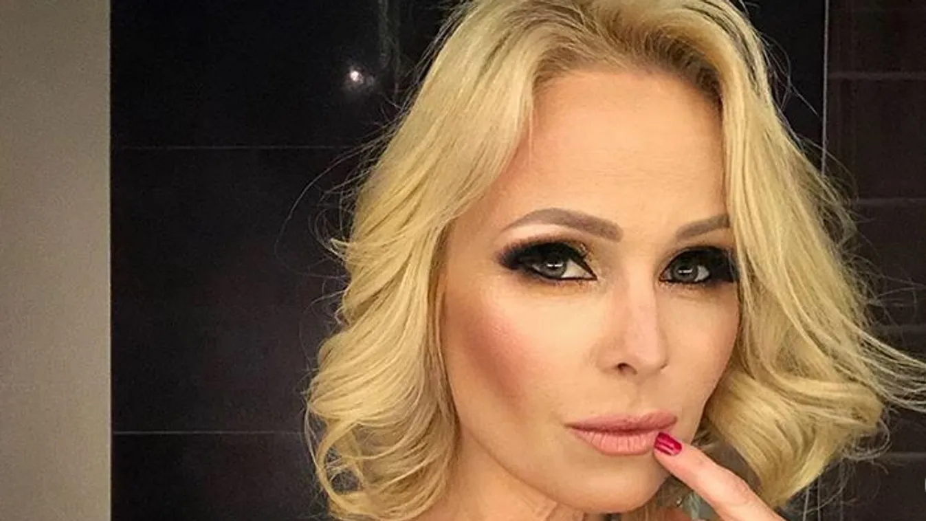 Megőrülnek érte a férfiak, bikinire vetkőzött Köllő Babett