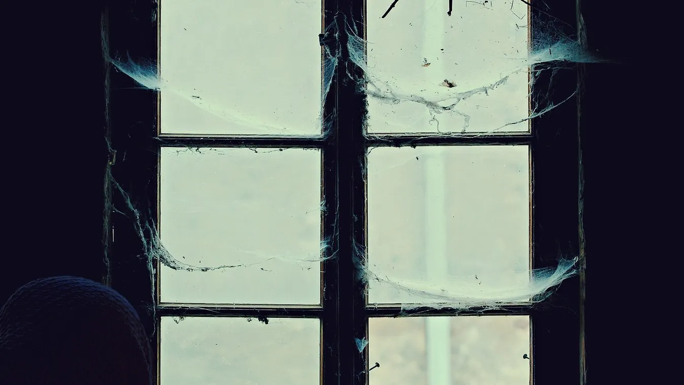 Hátborzongató képek az elhagyott iskolából: visszajárnak a halott diákok