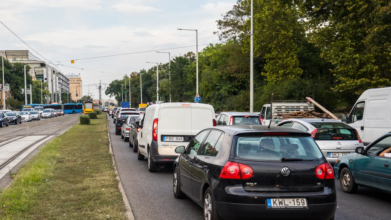Máris hatalmas a dugó: ezeket az utakat kerüld el, ha jót akarsz