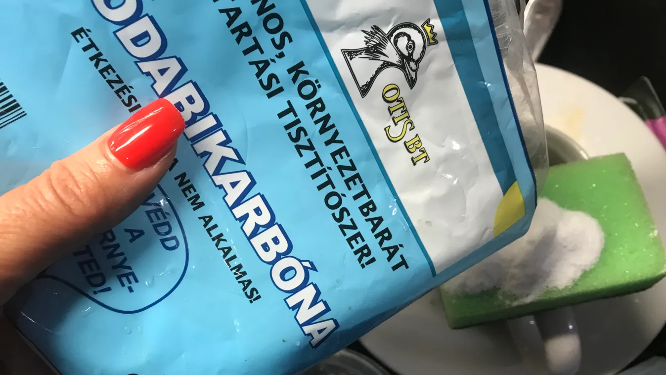 Szórj szódabikarbónát a mosogatószivacsra – meg fogsz döbbenni