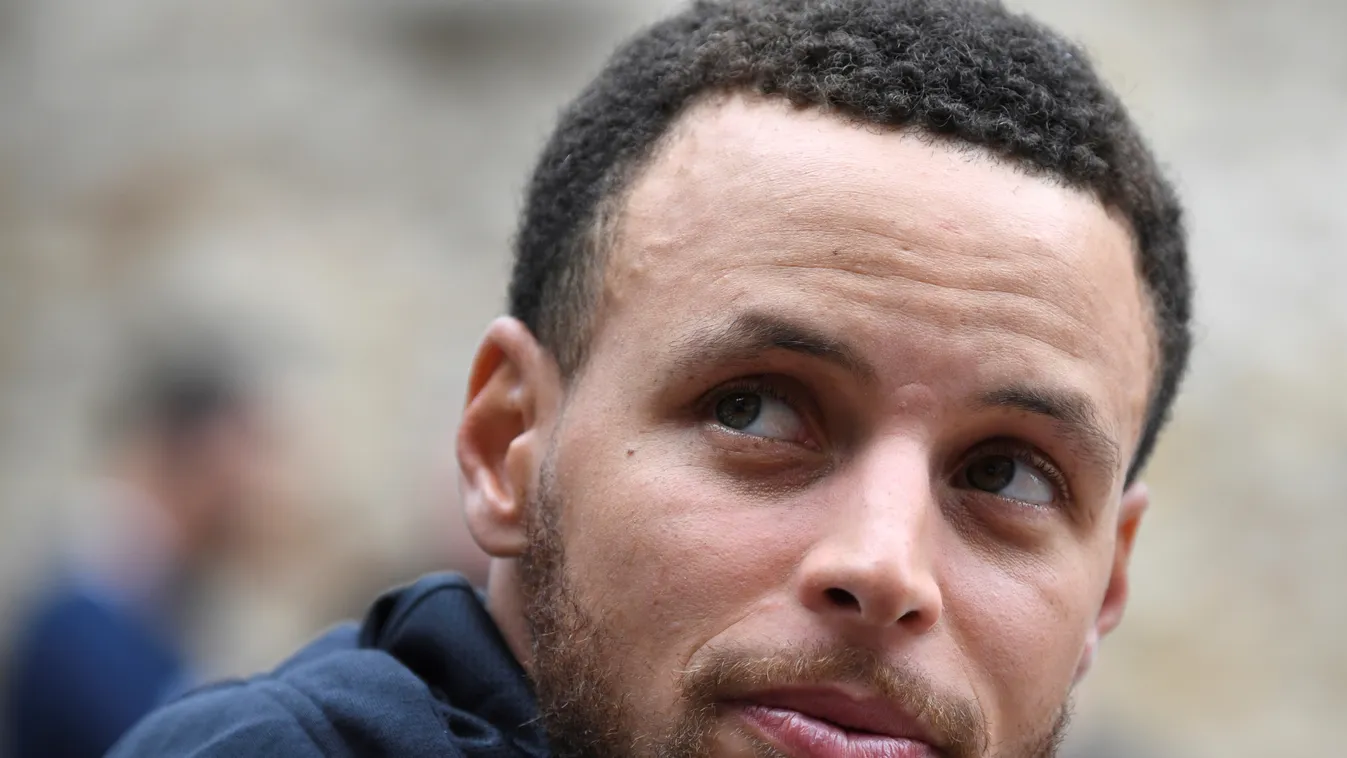 Borzalmas sérülést szenvedett a sztár, aggódva figyelik a híreket