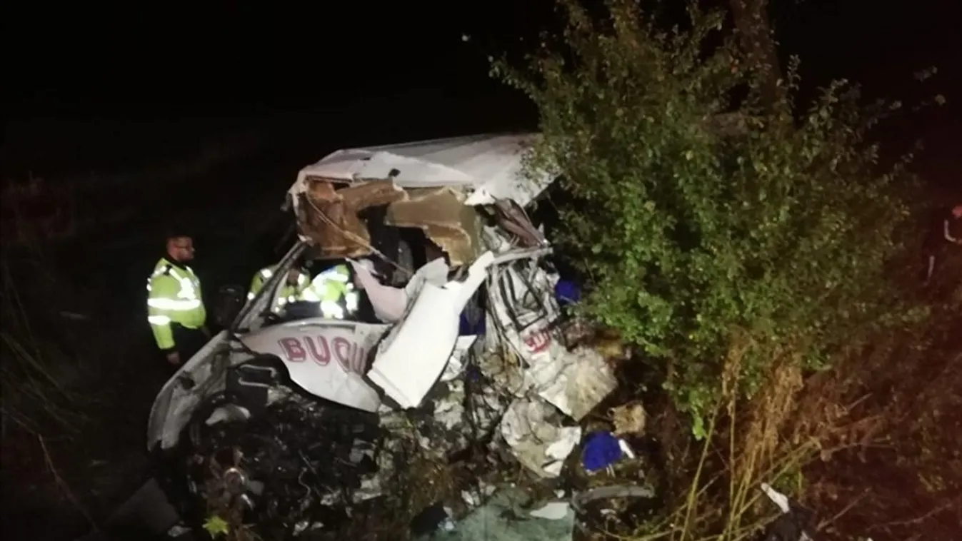 Durva tömegbaleset Csanálosnál, tízen meghaltak az éjszaka