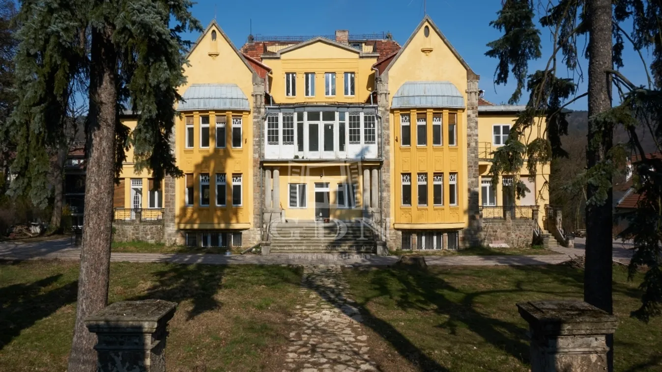 Döbbenetes áron kínálják eladásra Budapesten ezt a pofás kecót