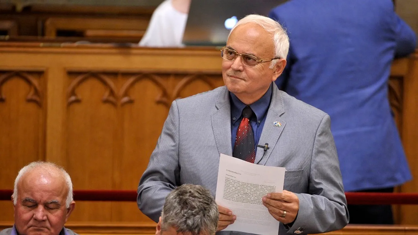 Megfúrná a szuperkórház építését László Imre