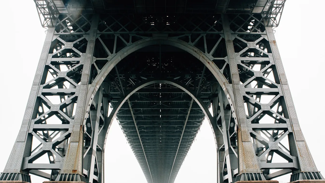 Döbbenetes videó: leszakadt egy autópályahíd, több halott a helyszínen