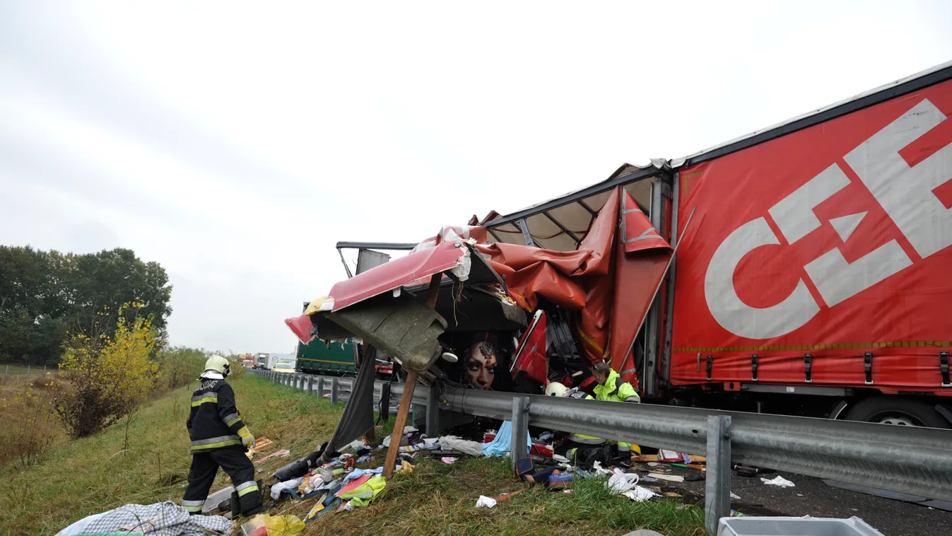 Brutális fotók az M0-son történt balesetről, szörnyethalt egy kamionsofőr