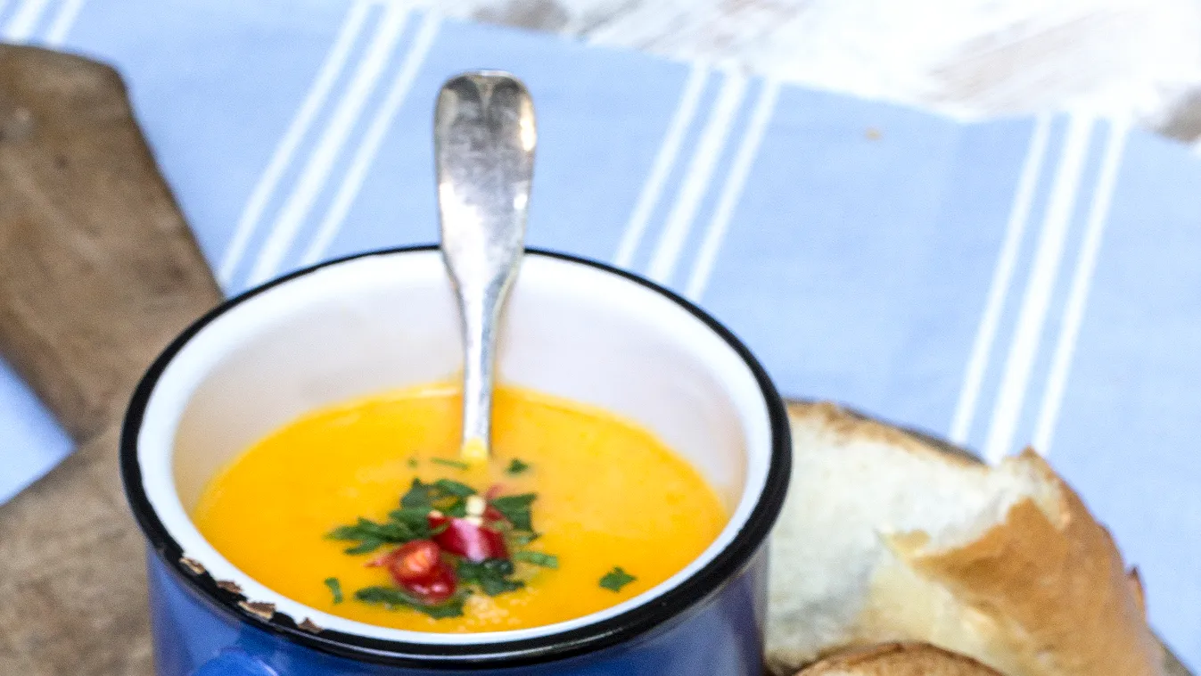 Illatos, forró csoda: Ilyen isteni 10 perces levest még nem ettél