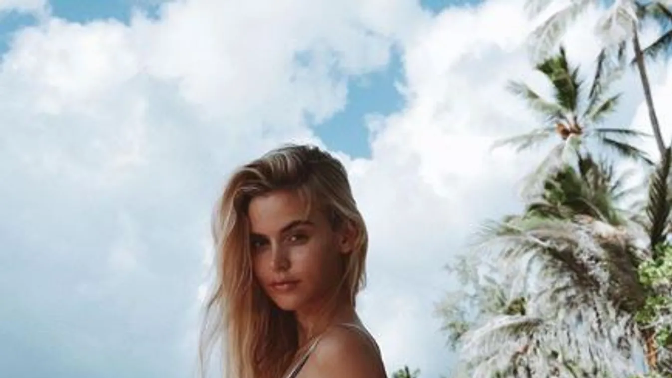 A fél kikötő megleshette a hajón pucéran terpeszkedő lányt!