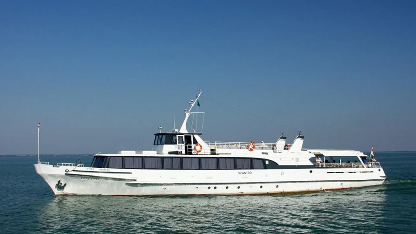 Meglepő látvány a Balatonnál, óriási hajót bocsájtottak vízre - videó