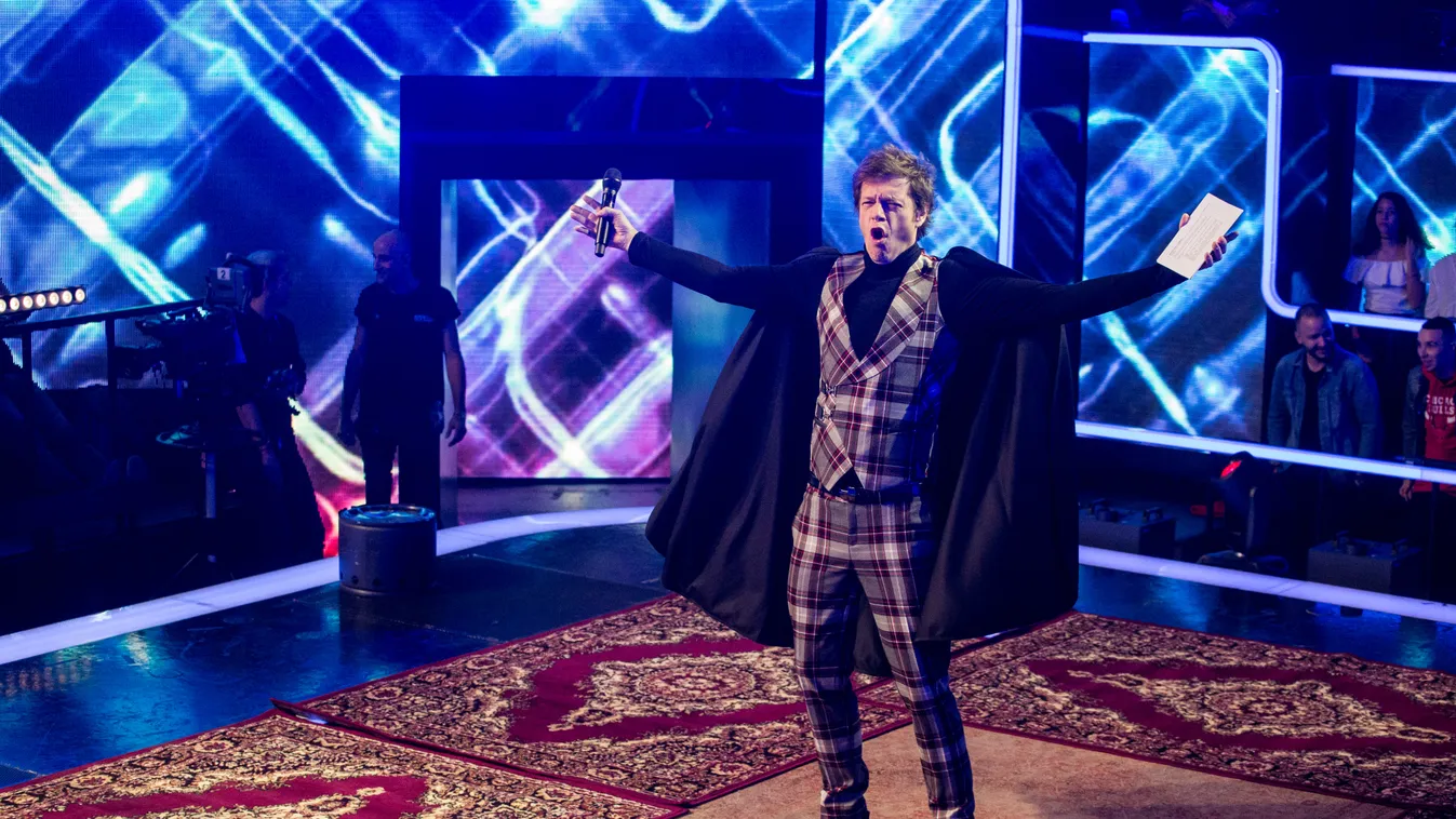 Videó! Tilla megfogdosta a TV2 új sztárjának mellét