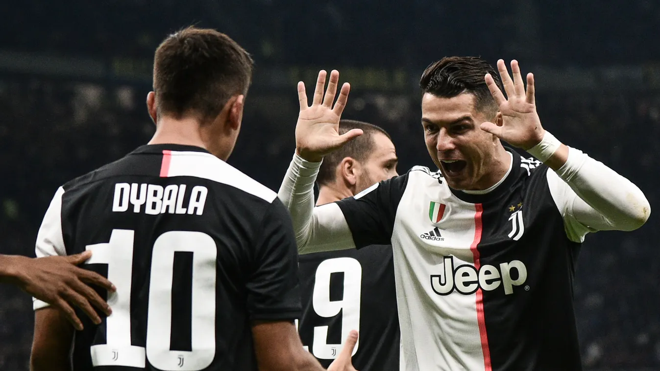 Ronaldo-csók csattant élő adásban: hátulról lepte meg a csapattársát