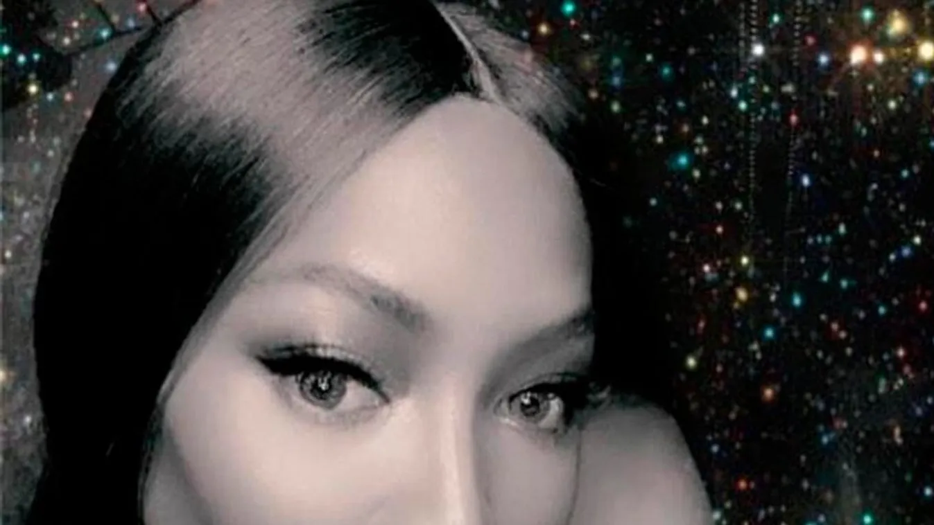 Ezt is bevállalta, anyaszült meztelenül állt kamera elé a szupermodell