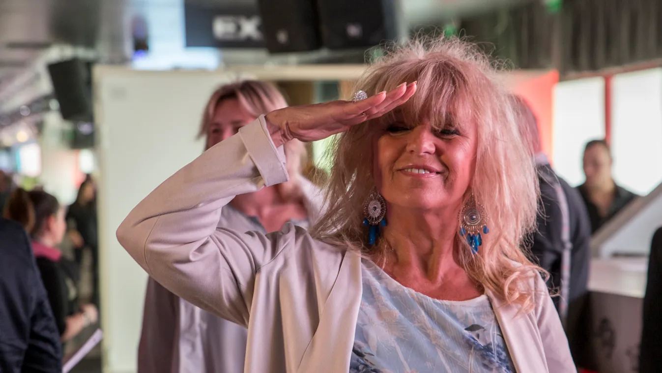 Táltos kezeli Csepregi Évát