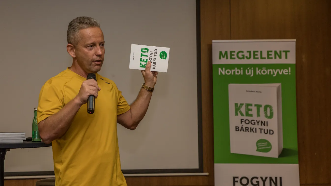 Táskában hozták a pénzt: tízmillió forintot osztott ki Norbi