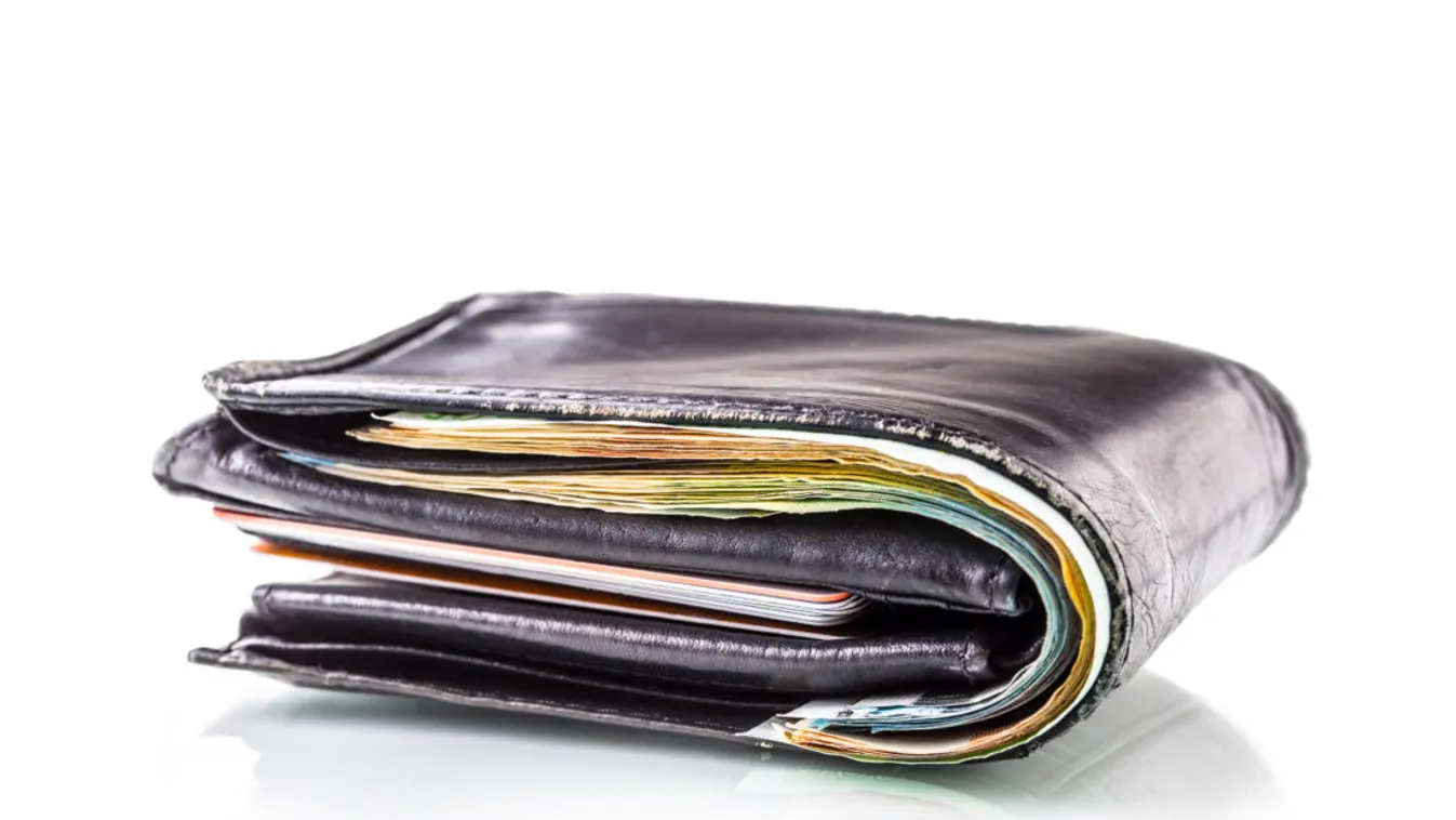 Milliókat csalt ki az egyház nevében