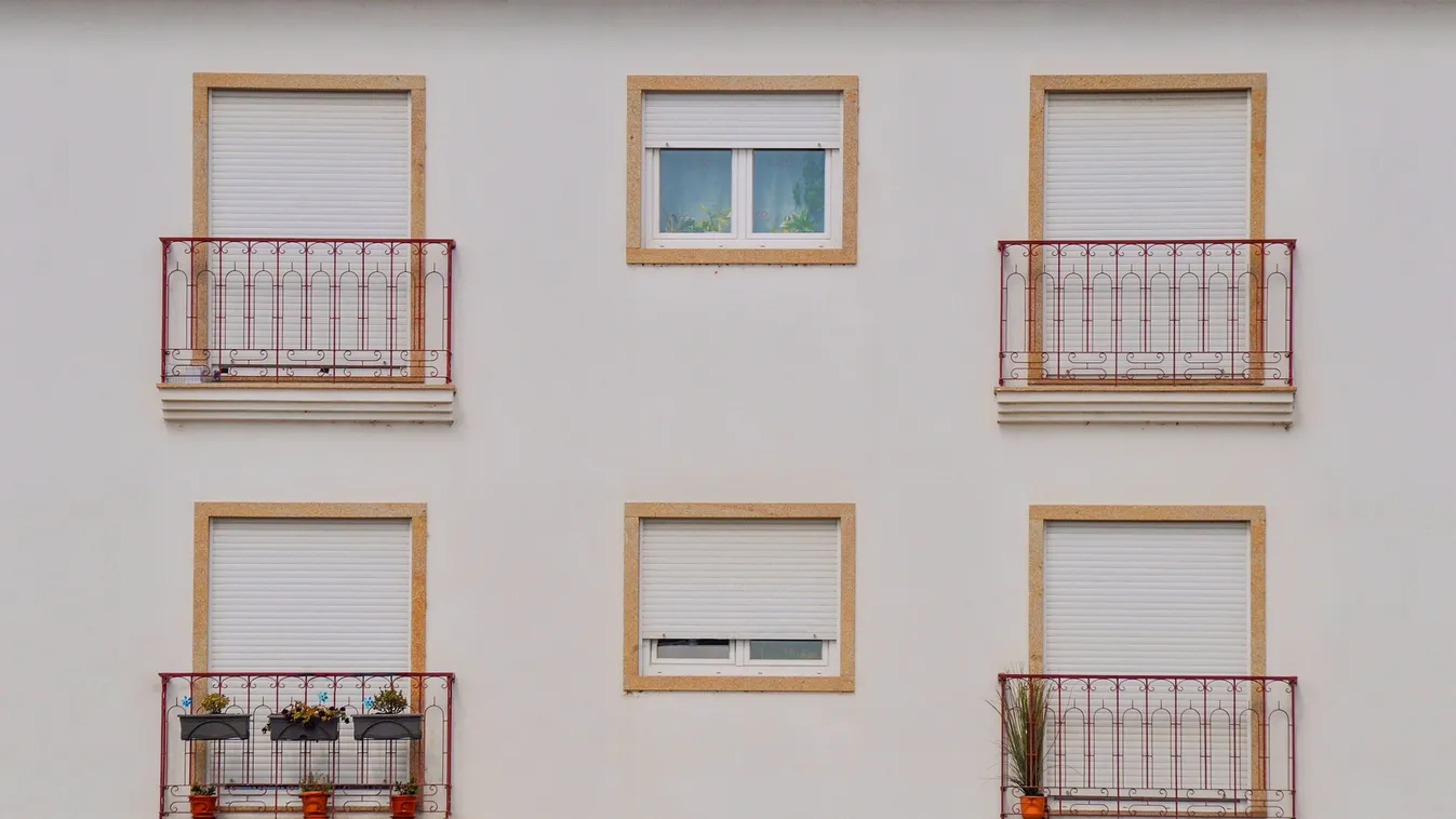 Most jött a hír: kizuhant egy kisbaba egy szakolcai erkélyről